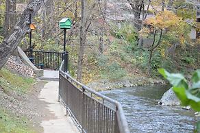 Econo Lodge Inn & Suites On The River