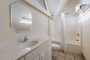 Econo Lodge Inn & Suites On The River