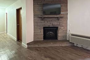 Econo Lodge Inn & Suites On The River