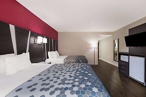 Econo Lodge Inn & Suites On The River