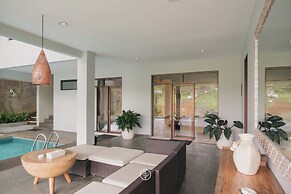 Green Forest Plantation View 6BR with Infinity Pool