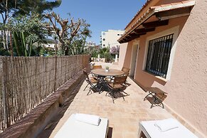 Naika Studios & Apartments