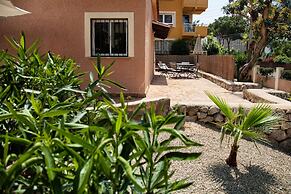 Naika Studios & Apartments