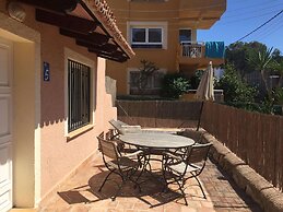 Naika Studios & Apartments