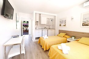 Naika Studios & Apartments