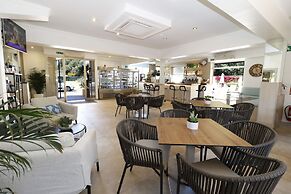 Naika Studios & Apartments