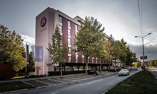 BLEECKER Hotels