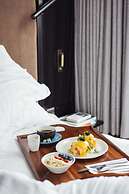 Montcalm East, Autograph Collection