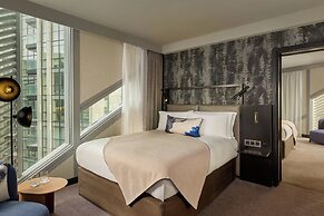 Montcalm East, Autograph Collection