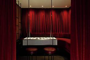 Montcalm East, Autograph Collection