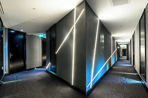 Montcalm East, Autograph Collection