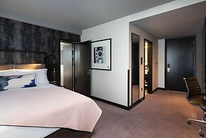 Montcalm East, Autograph Collection