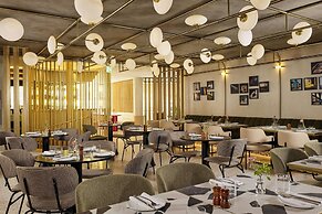 Montcalm East, Autograph Collection