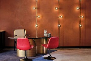 Montcalm East, Autograph Collection