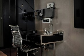 Montcalm East, Autograph Collection