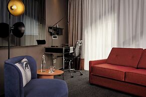 Montcalm East, Autograph Collection