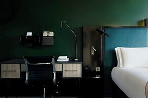 Montcalm East, Autograph Collection