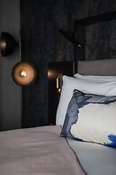 Montcalm East, Autograph Collection