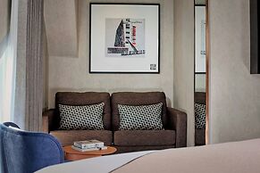 Montcalm East, Autograph Collection