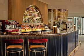 Montcalm East, Autograph Collection