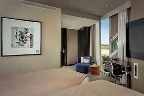 Montcalm East, Autograph Collection