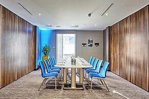 Montcalm East, Autograph Collection