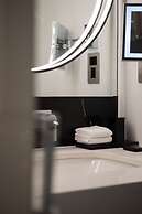 Montcalm East, Autograph Collection