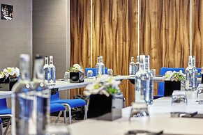 Montcalm East, Autograph Collection