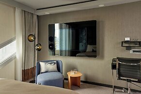 Montcalm East, Autograph Collection