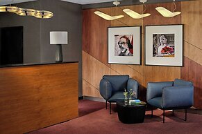 Montcalm East, Autograph Collection