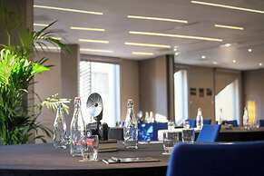 Montcalm East, Autograph Collection