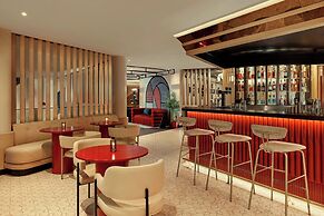 Montcalm East, Autograph Collection