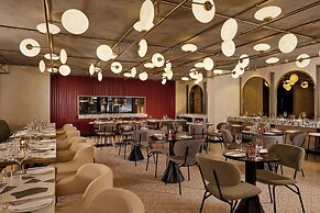 Montcalm East, Autograph Collection