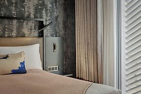 Montcalm East, Autograph Collection