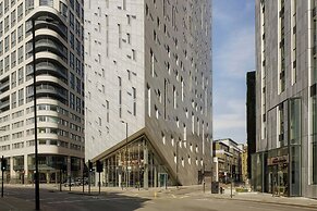 Montcalm East, Autograph Collection