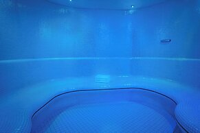 Montcalm East, Autograph Collection