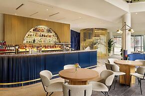 Montcalm East, Autograph Collection