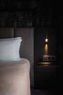 Montcalm East, Autograph Collection