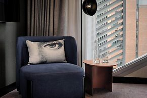 Montcalm East, Autograph Collection