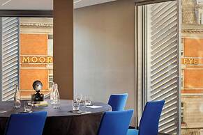 Montcalm East, Autograph Collection