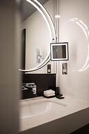 Montcalm East, Autograph Collection