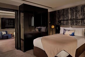 Montcalm East, Autograph Collection