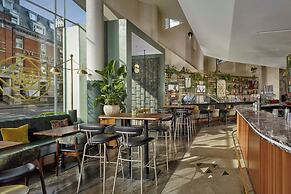 Montcalm East, Autograph Collection