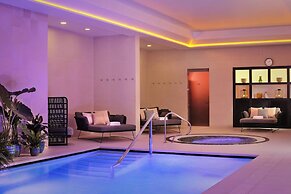 Montcalm East, Autograph Collection