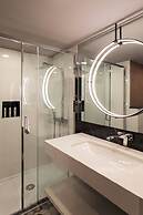 Montcalm East, Autograph Collection