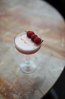 Montcalm East, Autograph Collection