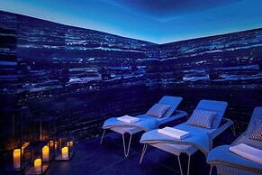 Montcalm East, Autograph Collection