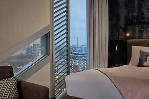 Montcalm East, Autograph Collection