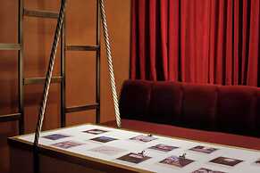 Montcalm East, Autograph Collection