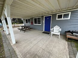 Tillicum Beach Motel (Deane's Oceanfront Lodge)